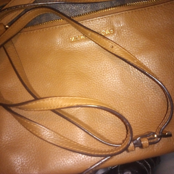 Michael Kors purse - Picture 3 of 4